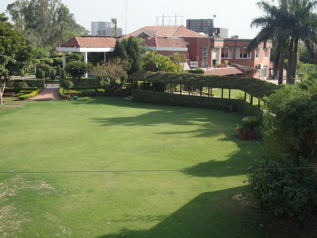 Hotel North Park Panchkula Exterior photo