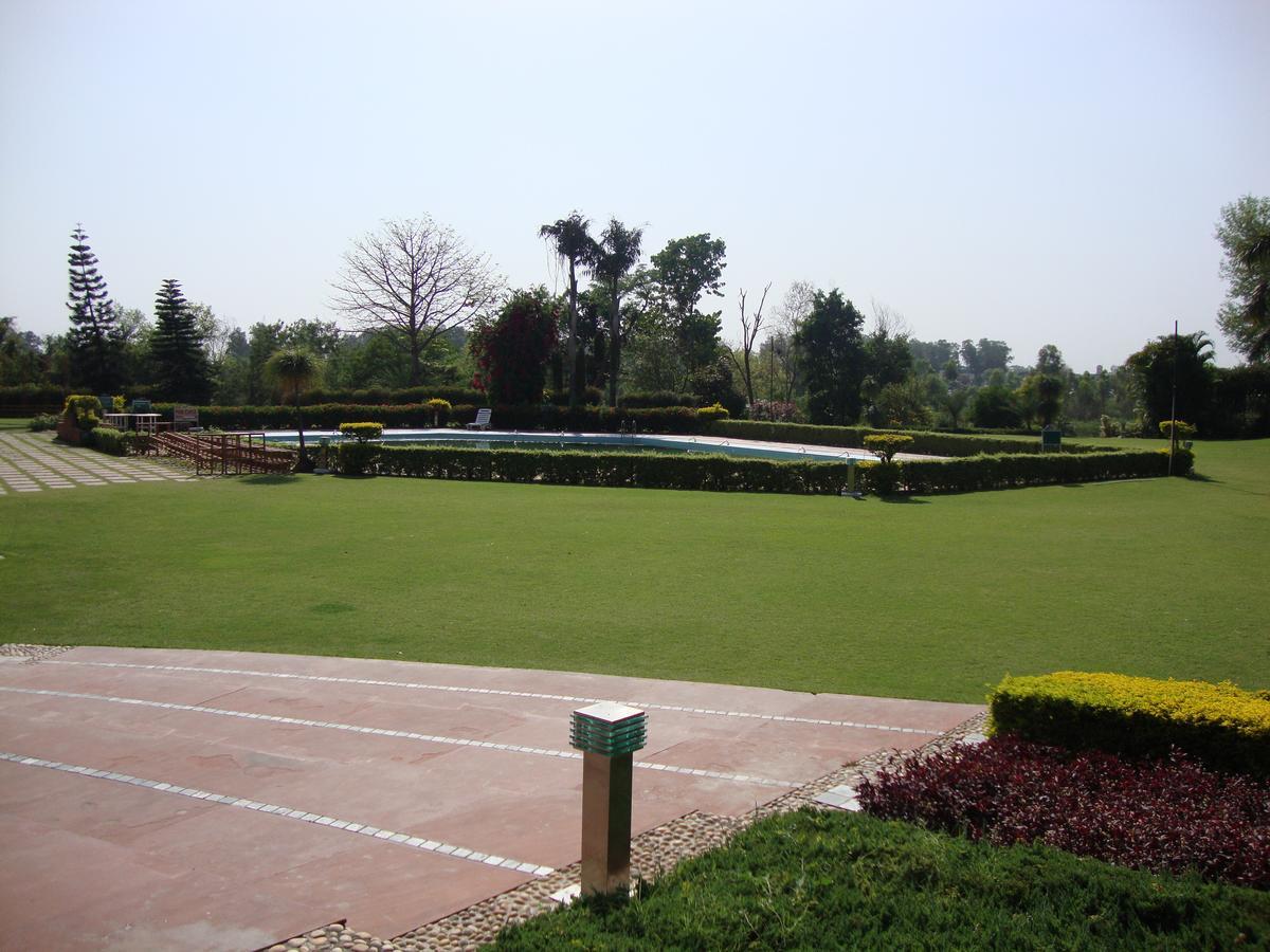 Hotel North Park Panchkula Exterior photo